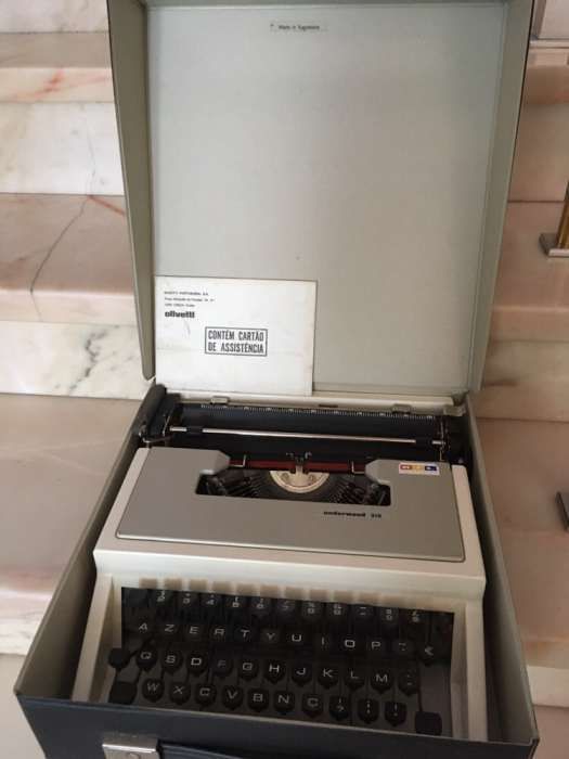 Máquina escrever Olivetti Underwood 310