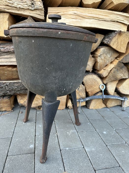 Kociołek żeliwny myśliwski ognisko