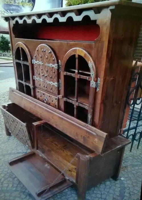 Kredens Drewniany w stylu zamkowym / rustykalnym / vintage