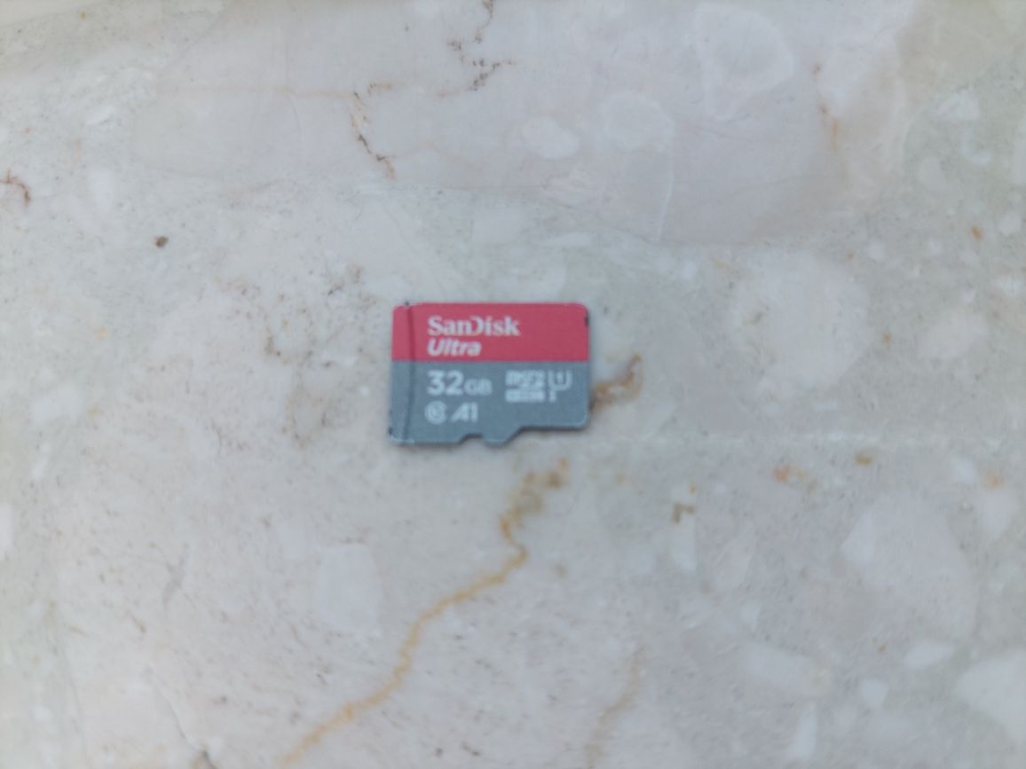 SanDisk Ultra 32 GB microSDHC Memory Card + SD Adapter