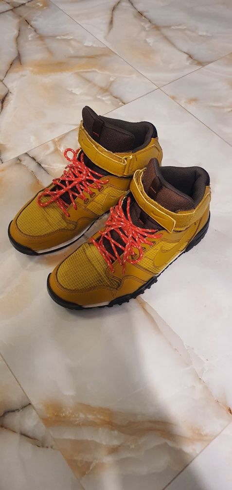 Buty trekkingowe Nike Mogan mid.46