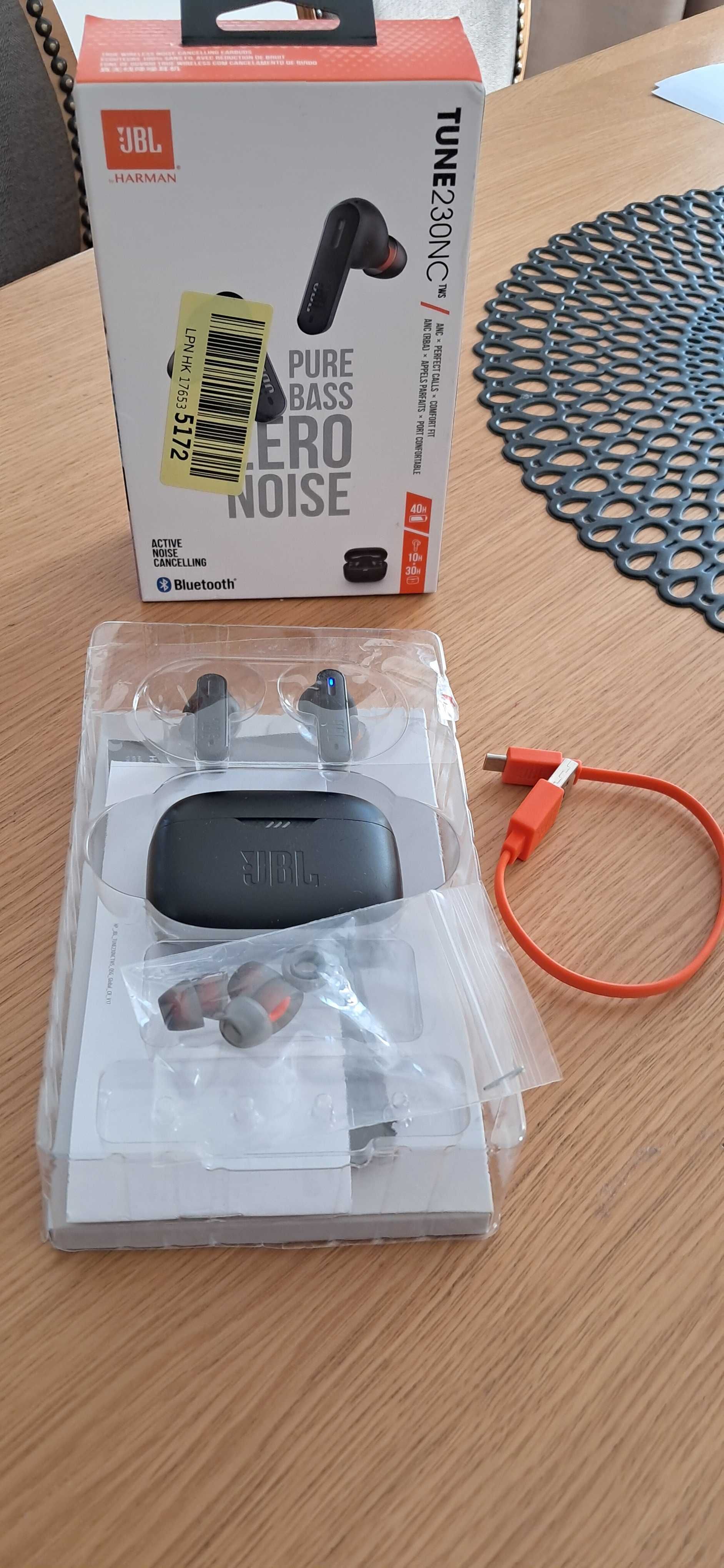 Sluchawki dokanalowe, JBL 230 NC Tune