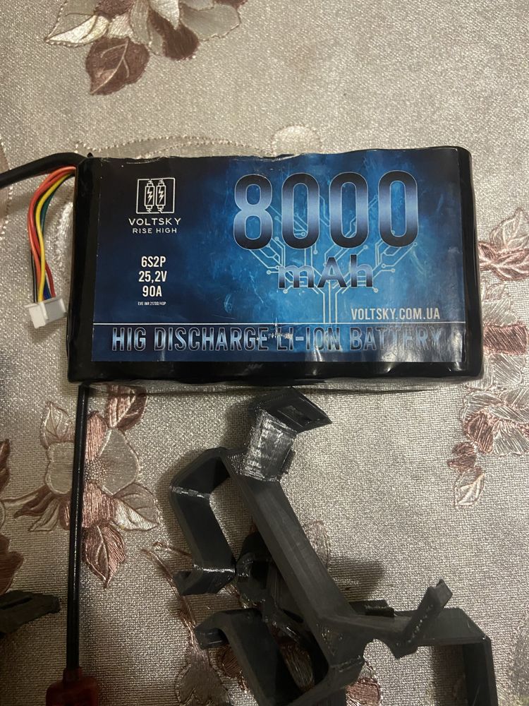 Продам дрон  FPV 7 в комплекті з аккамулятором та лопасті