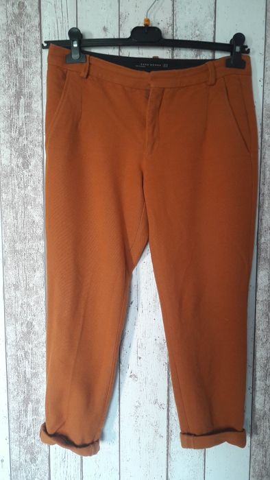 Miodowe spodnie chinosy Zara XS