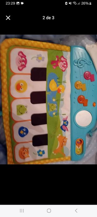 Varios brinquedos de criança