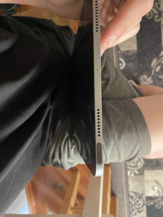 Продам iPad Air 4 (2020) 64 GB Wi-Fi — стан чудовий, робота 10/10