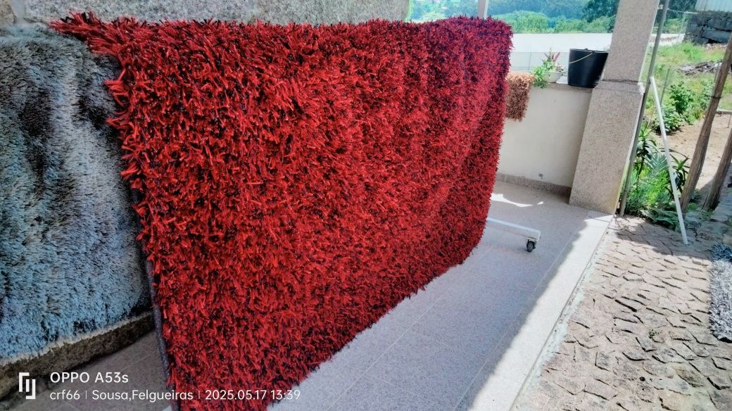 Carpete vermelho tons preto