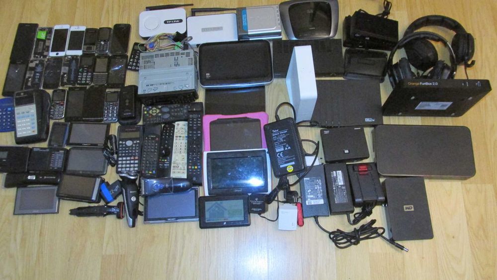 Routery telefony nawigacje tablety słuchawki i inne ok 71szt
