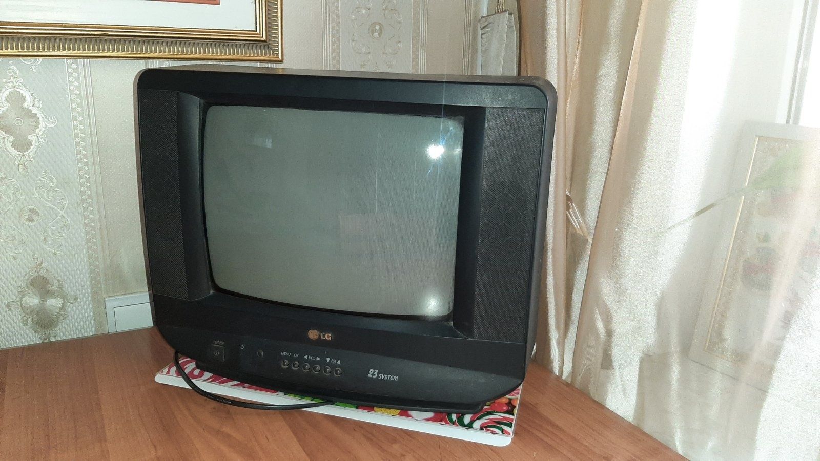 Телевизор LG CF14-G20