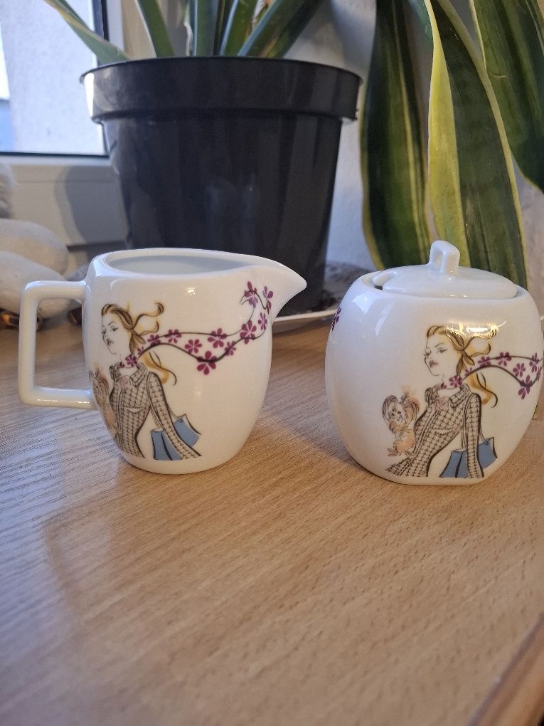 Zestaw z porcelany.Mlecznik plus cukierniczka Avon