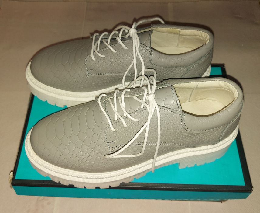 Жіночі брендові макасини