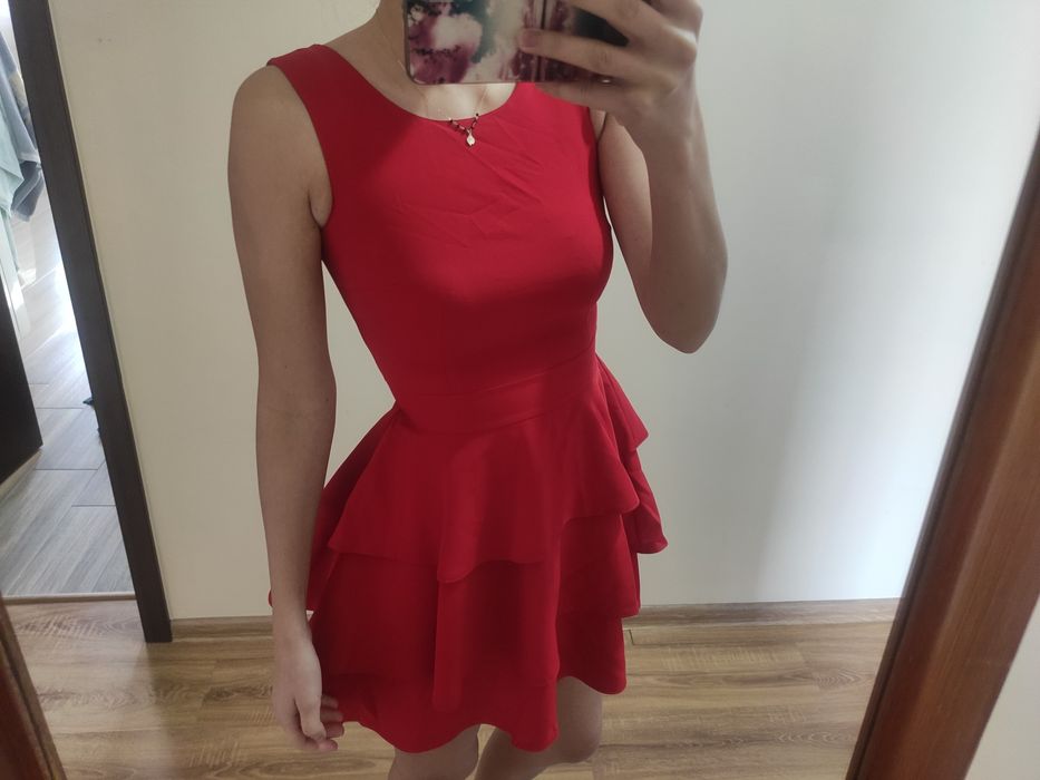 Czerwona, elegancka sukienka