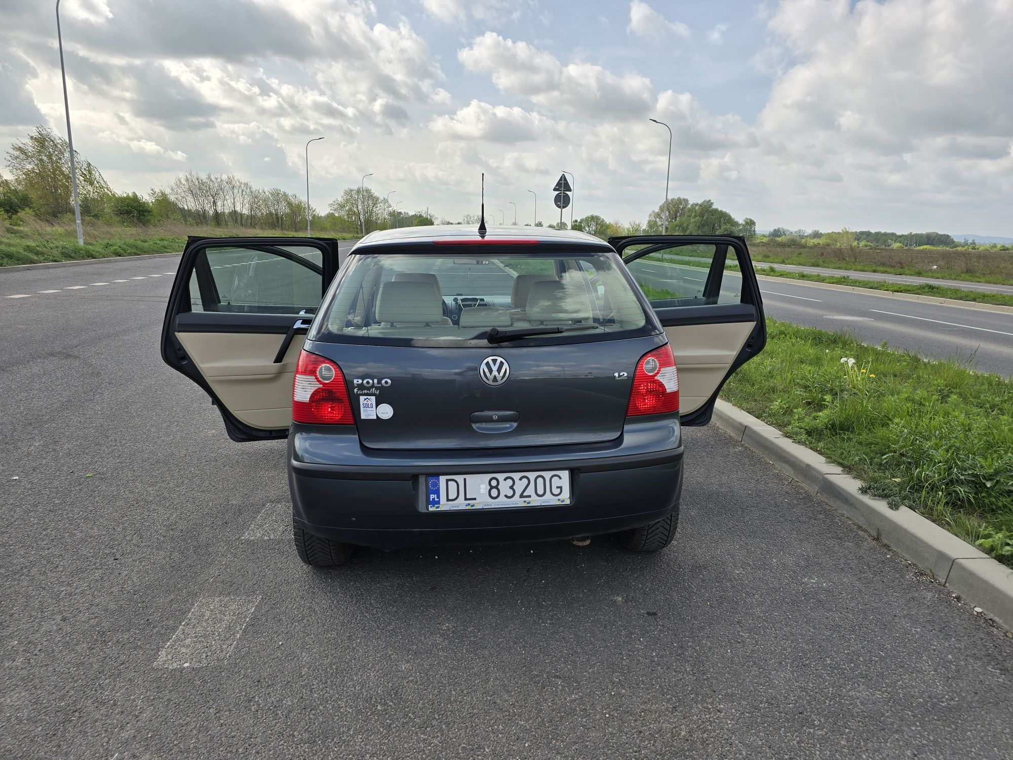 Volkswagen Polo granatowy