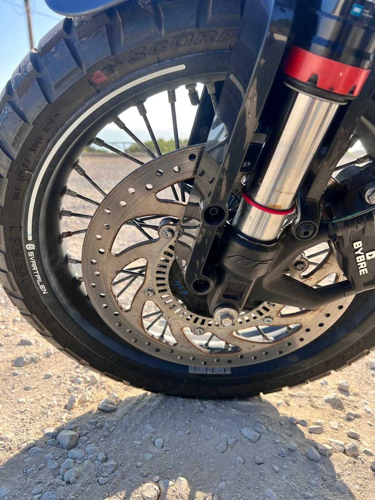 Husqvarna Svartpilen 125cc - 1300km - 2021