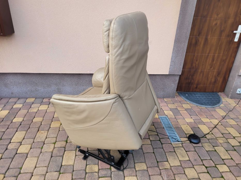 Skórzany Fotel Geriatryczny Z Funkcją Rozkładania i Pionizacji Himolla