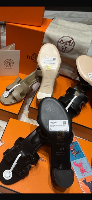 Hermes  oasis na obcasie