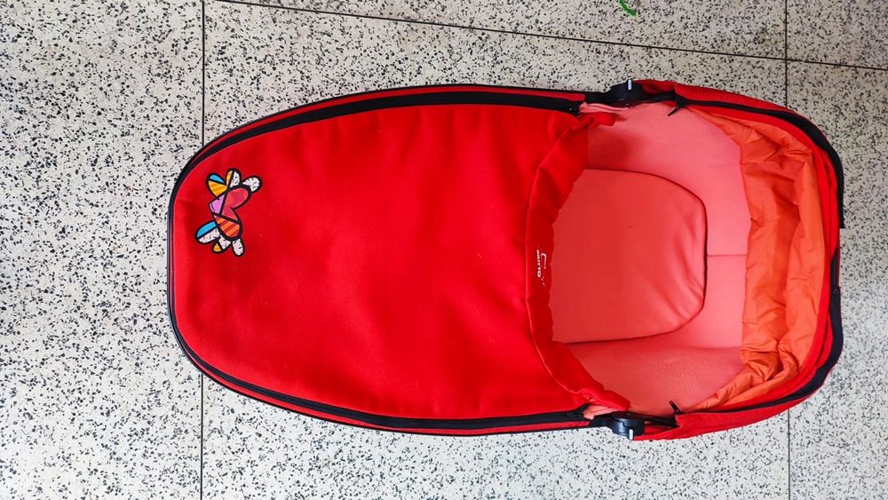 Alcofa de bebé Quinny, vermelha