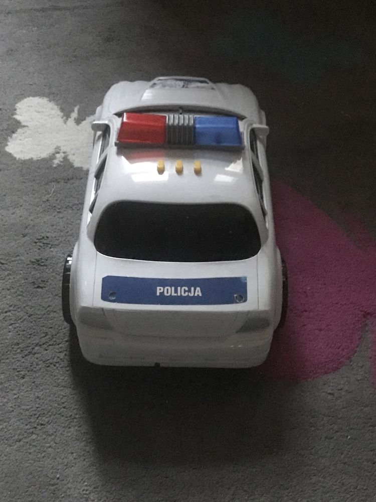 Auto policyjne z Tesco, z dźwiękami