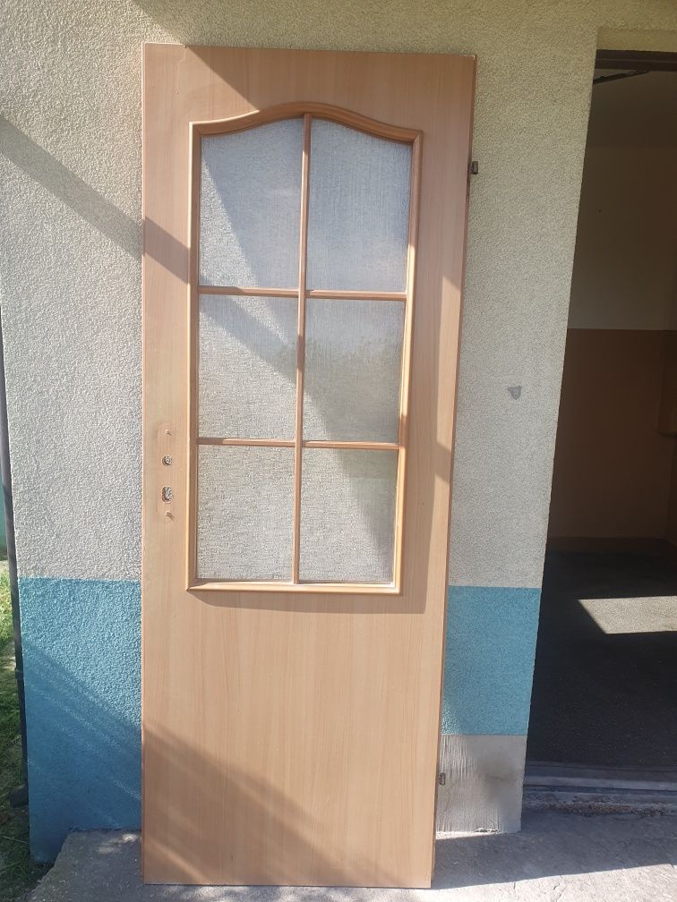 Drzwi wewnętrzne z szybą do pokoju 70cm