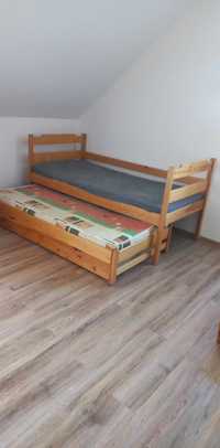 Sprzedam komplet mebli sosnowych  łóżko. szafy  półki