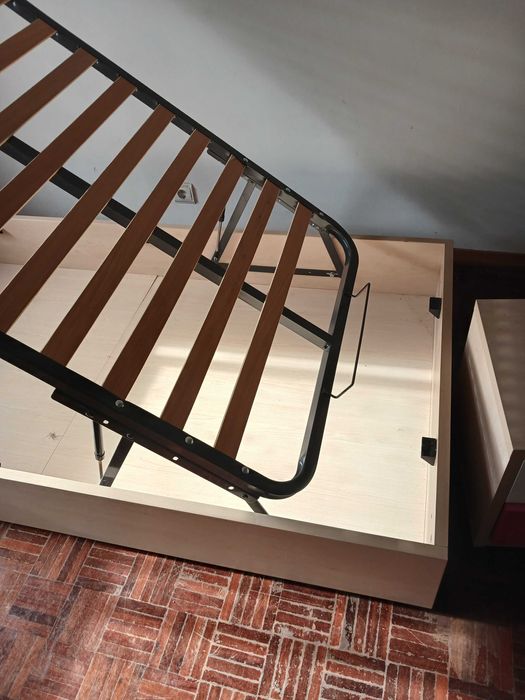 Sommier com arrumação