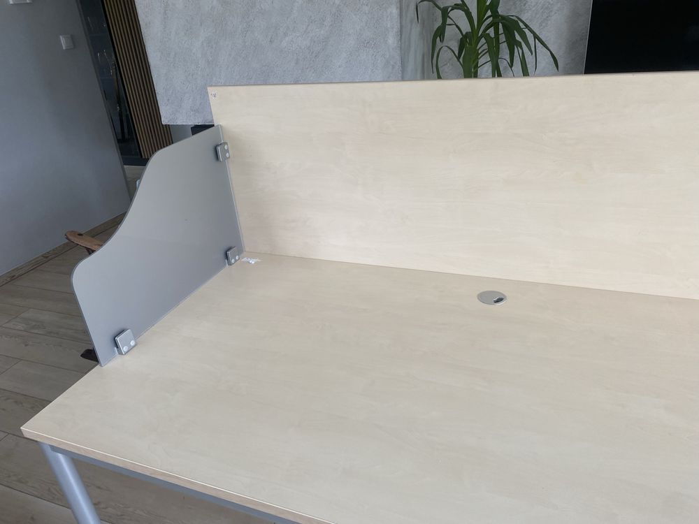 Biurko 80x160 z koszem na kable i uchwytem na listwe elektryczna