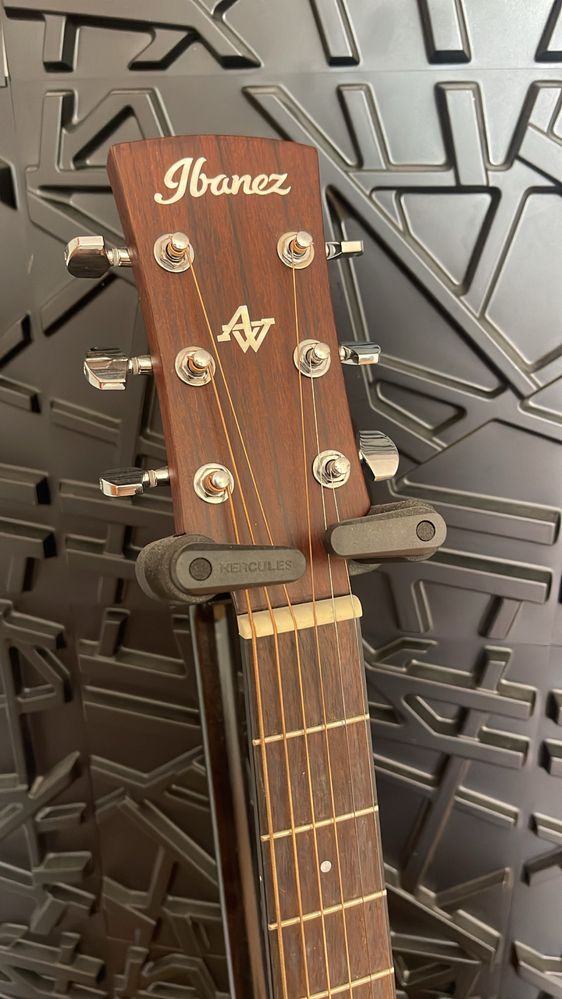 Guitarra Ibanez + Suporte expositor + Alça