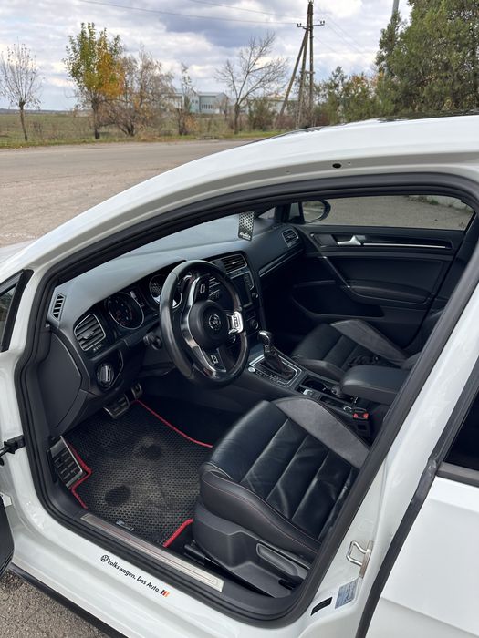 Volkswagen Golf GTI 7