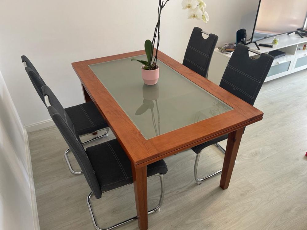 Mesa extensível com 4 cadeiras