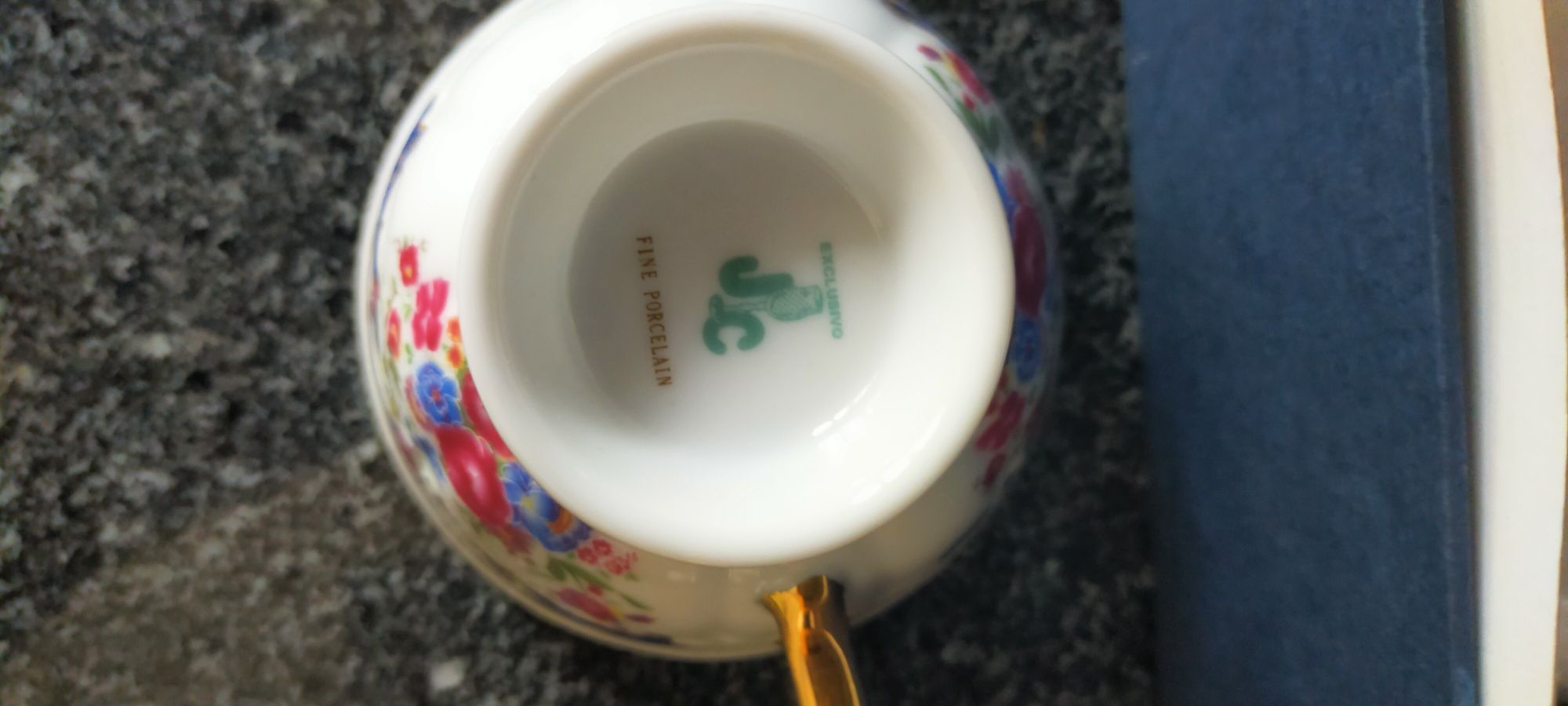Chávenas de chá em porcelana antiga