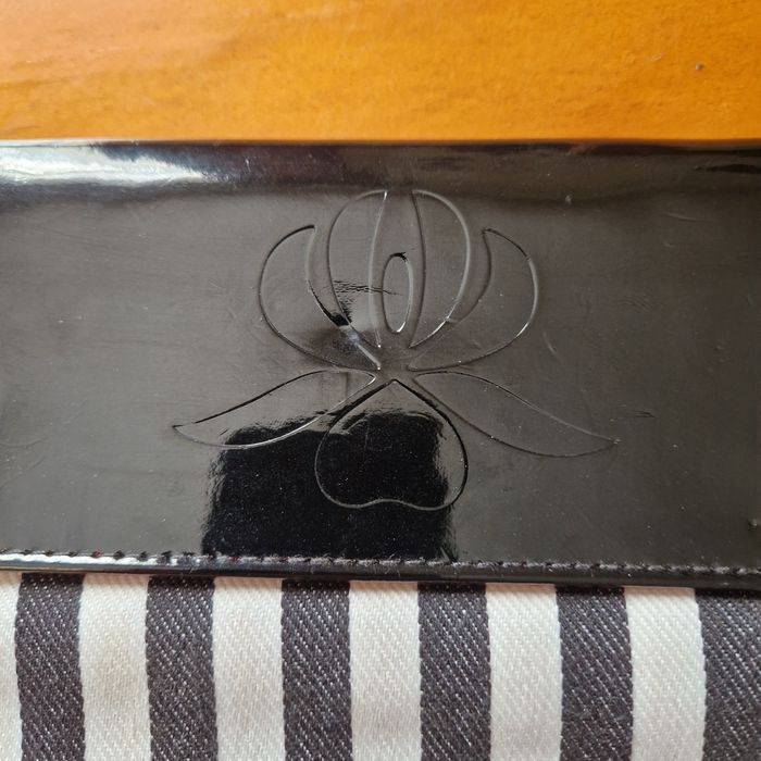 Linda Carteira e porta moedas nova