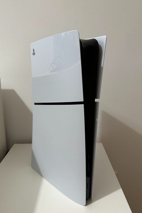 PlayStation 5 Digital, 2 pady DualSense + oryginalna stacja tadująca