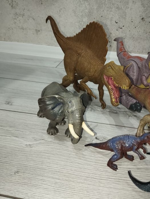 Zestaw figurek dinozaurów, stan bardzo dobry!