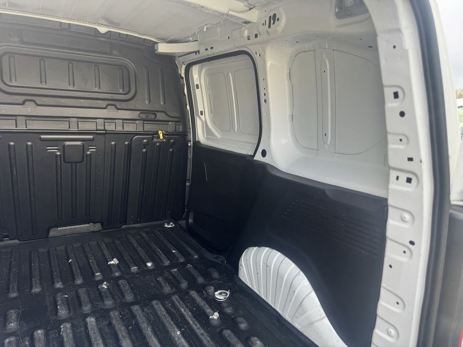 Peugeot Partner 1.5 HDI 2022  **NACIONAL**6 veloc. preco P/ Comercio