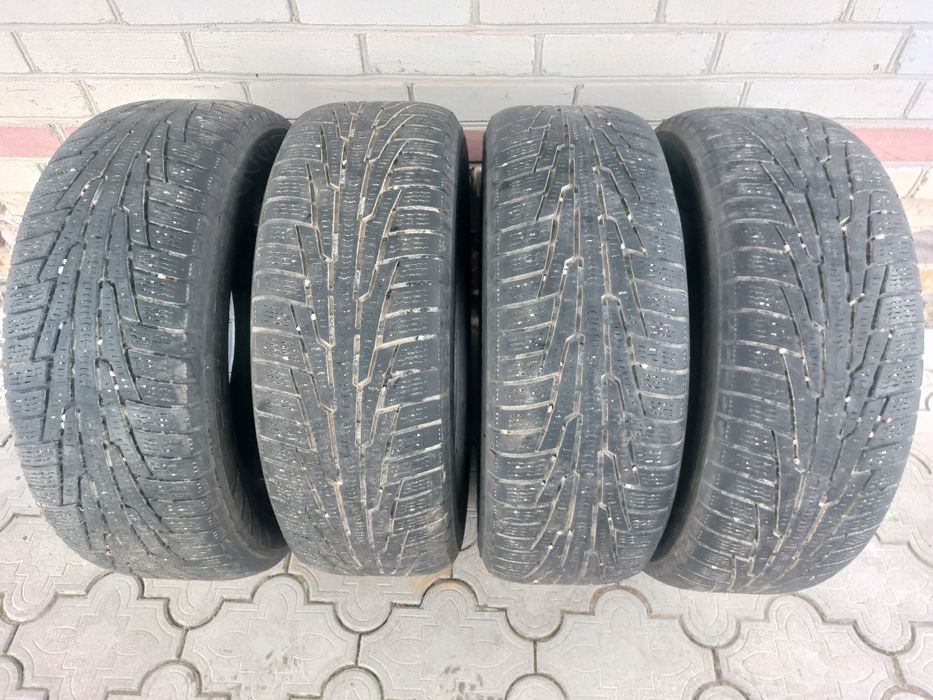 Шини Резина Nokian 215/65 R16 .4 шт