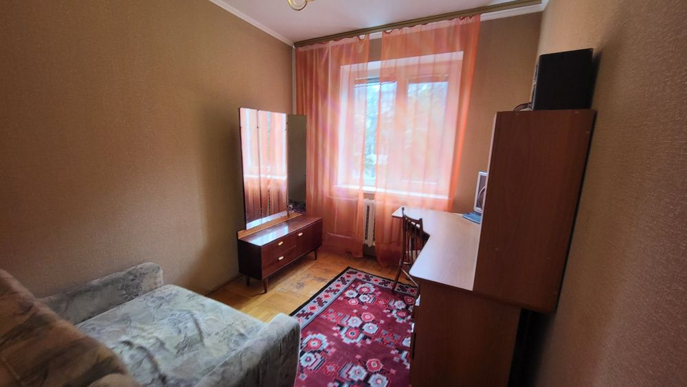 Продаж 4к проспект Космонавтів