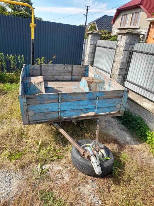 Прицеп легковой бортовой на полном ходу