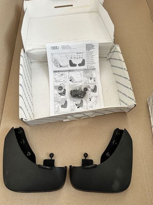 Бризговики задні Audi A3 Sportback 09-13 8P4075101/8P5075101 Оригінал