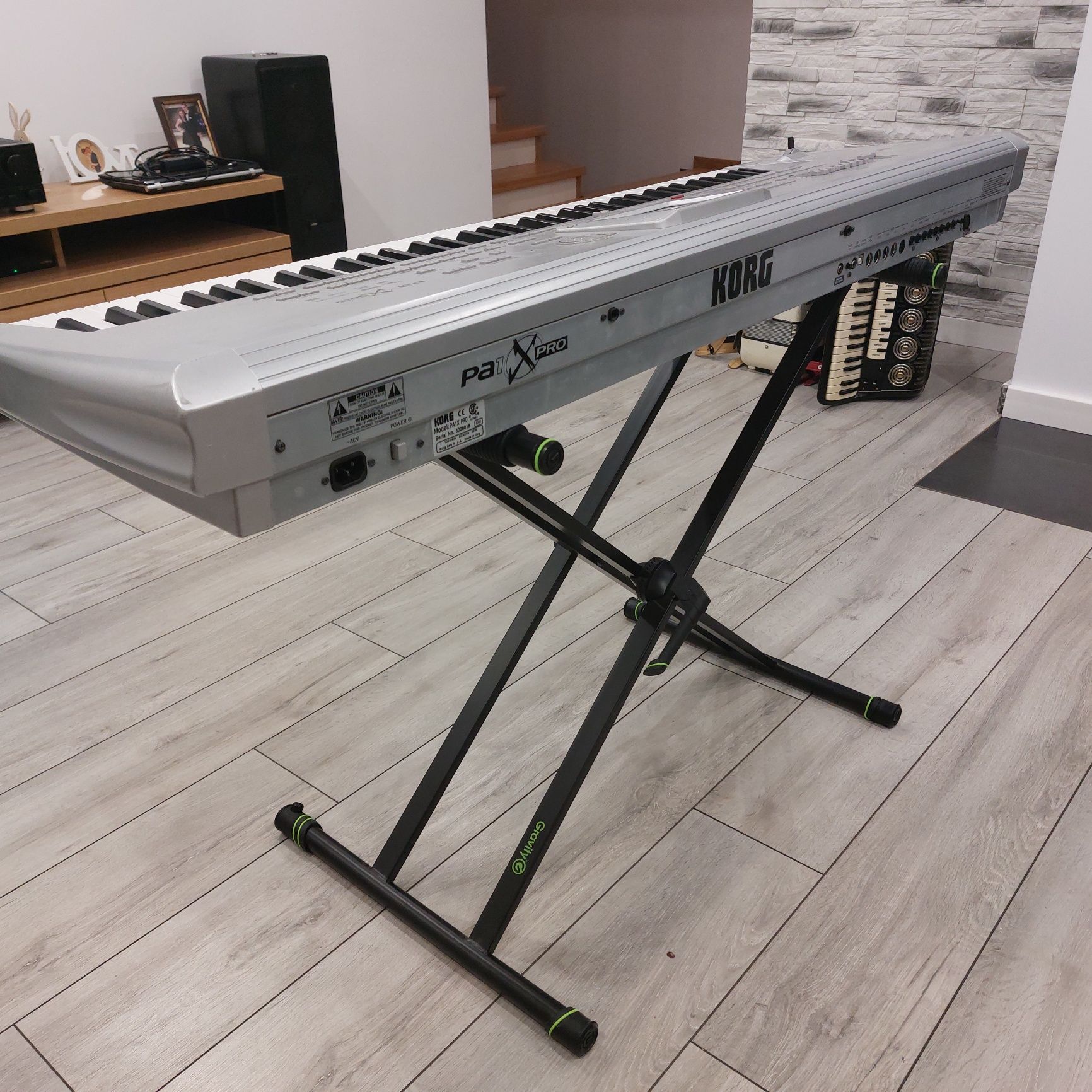 Korg Pa1x pro + statyw