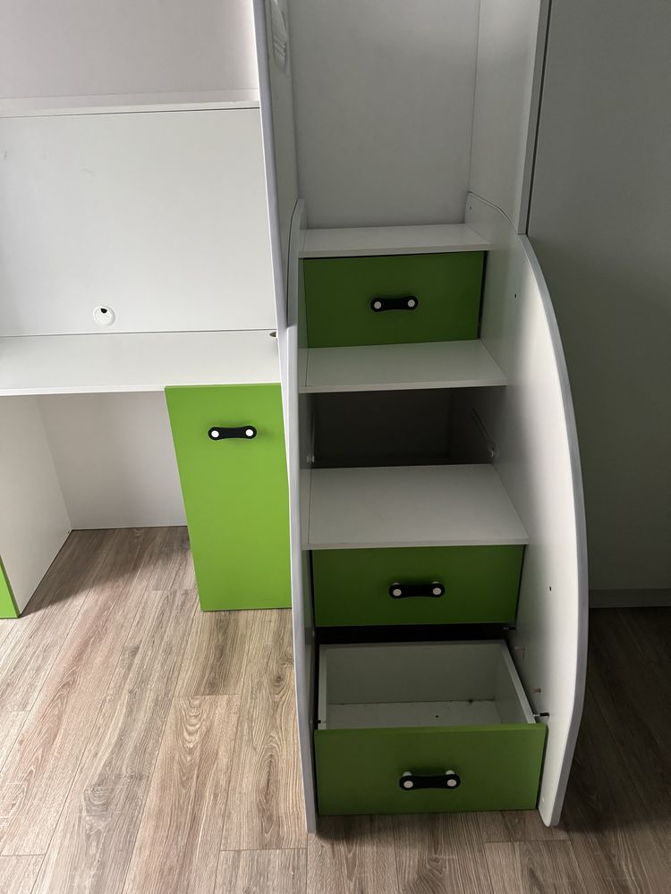 Okazja ! Stylowe łóżko piętrowe z biurkiem i szafą – za ułamek ceny!