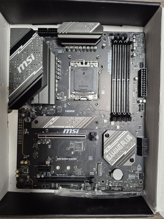 Материнська плата AMD B650