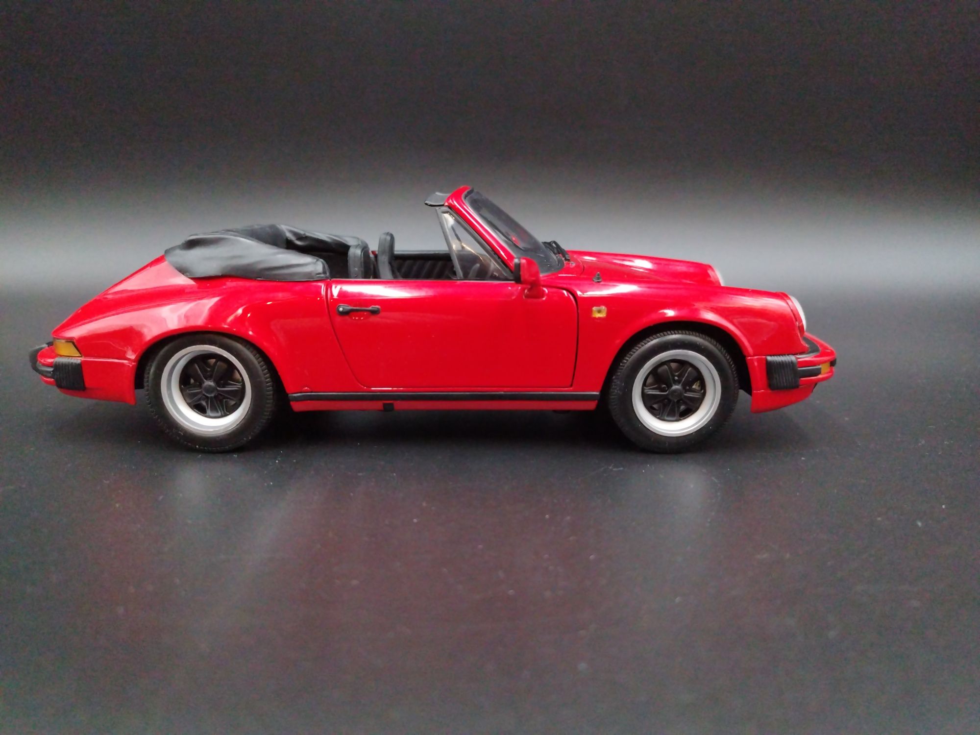 1:18 Minichamps Porsche Carrera 911 Cabrio model