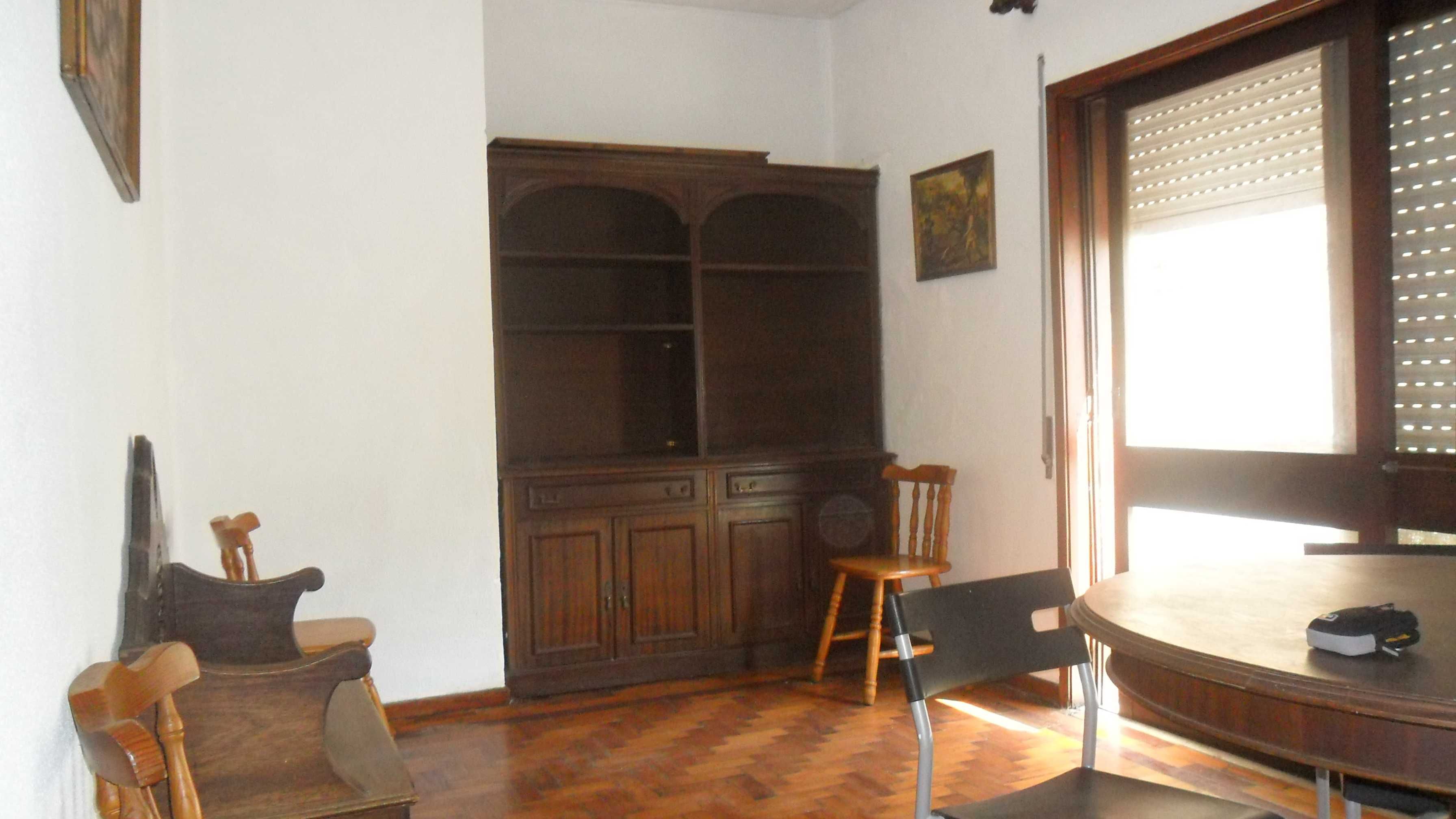 apartamento t1+1 na rua Antero de Quental junto à Constituição,