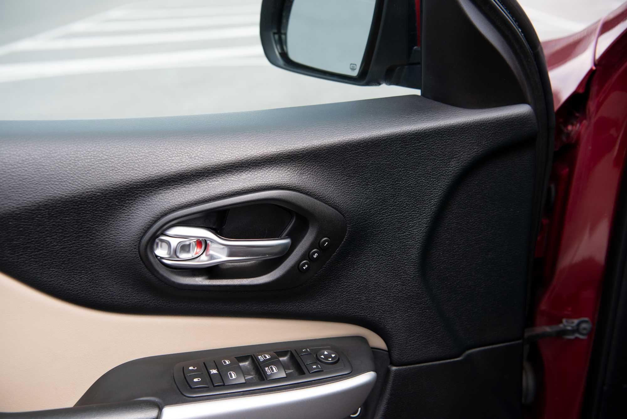 Jeep Cherokee KL 3.2 повний привід з цілою безпекою