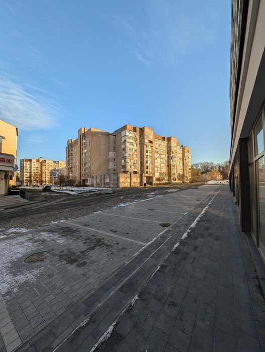 Комерція під бізнес у готовому будинку.