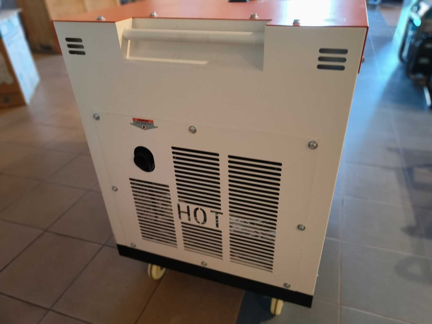 Дизельный генератор UP DG8000SE-3+DC, мощность 6.0/6.4 кВт