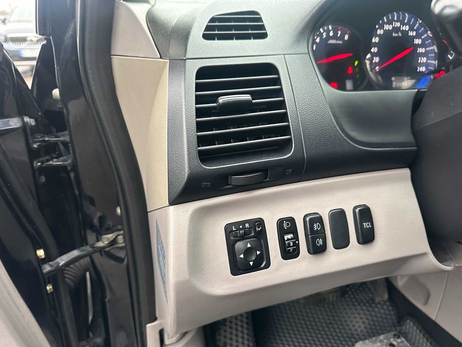 Mitsubishi Grandis 2005