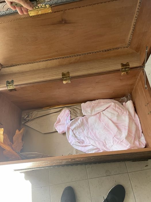 Bau em madeira antigo