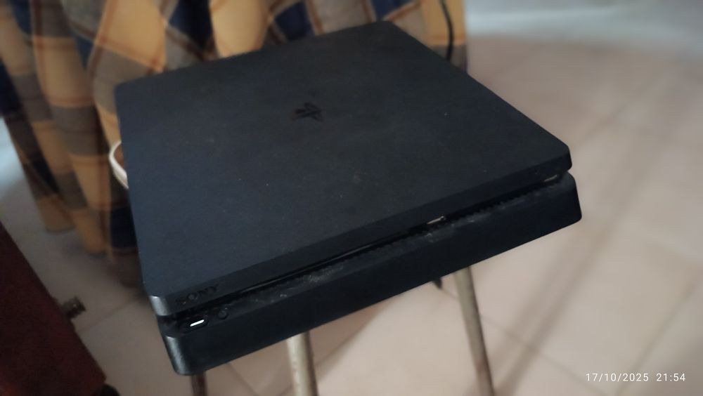 PlayStation 4 Slim 1TB