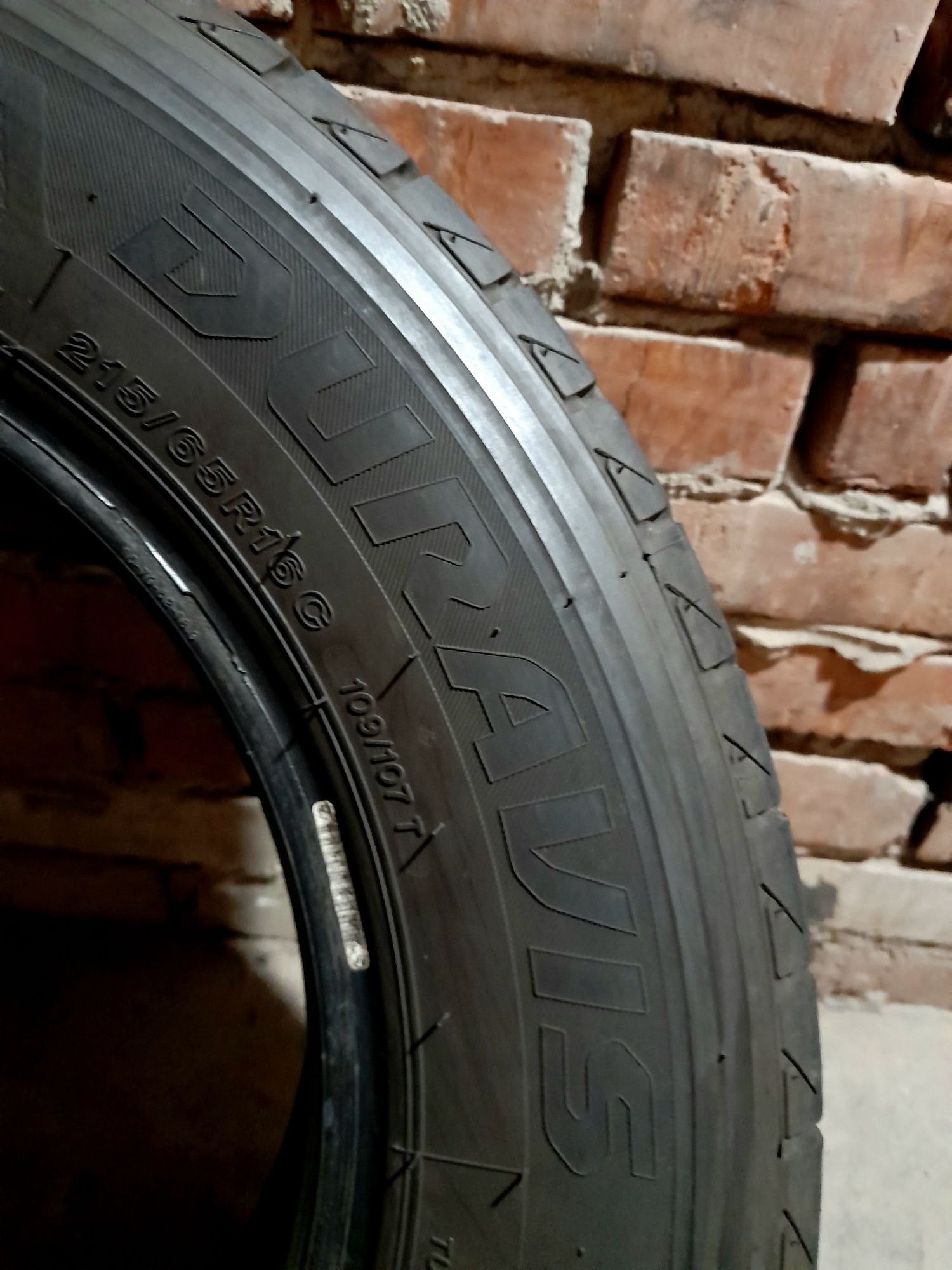 Opony letnie Bridgestone 2022r. 215/65/16C.